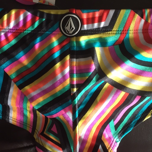 Volcom Bikini board shorts - Picture 2 of 7